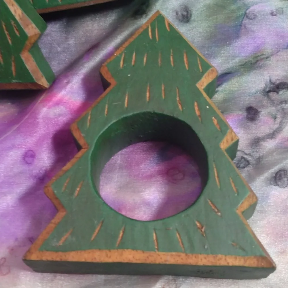 Set of eight Christmas tree in napkin rings D